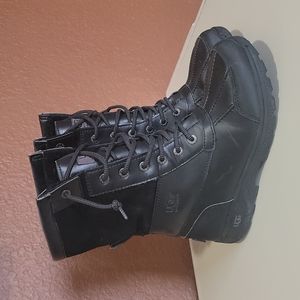 UGG Butte II snowboot youth size 5